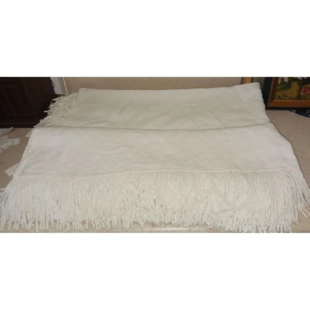 Cabin Crafts Bedspreads Needle-tuft White Matelasse & Fringe Queen size